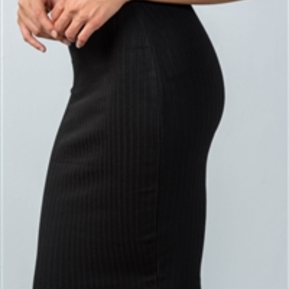 RIBBED KNIT PENCIL SKIRT - Picture 2 of 3